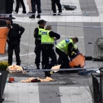 Kristoffer Samsing, i tjänst som polis på Drottninggatan efter terrordådet 7 april 2017. En dramatisk insats mitt i kaoset – en dag som förändrade Stockholm för alltid.
